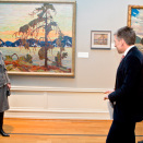 26. januar: Dronningen er til stede når utstillingen Painting Canada åpner på Nasjonalgalleriet (Foto: Krister Sørbø / Scanpix)